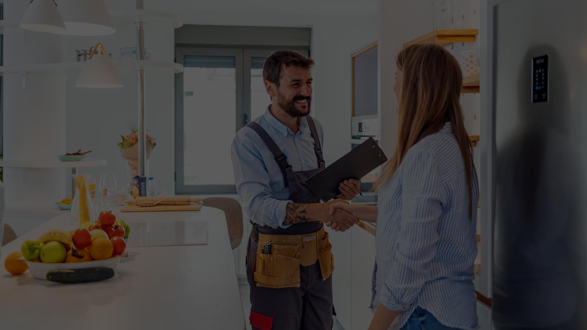 electrician shaking hands with homeowner